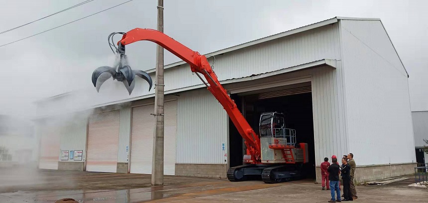 抓鋼機(jī)噴淋系統(tǒng).jpg 抓鋼機(jī)噴淋系統(tǒng).jpg