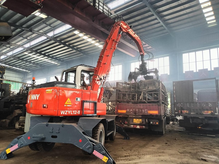 抓鋼機(jī).jpg 抓鋼機(jī).jpg