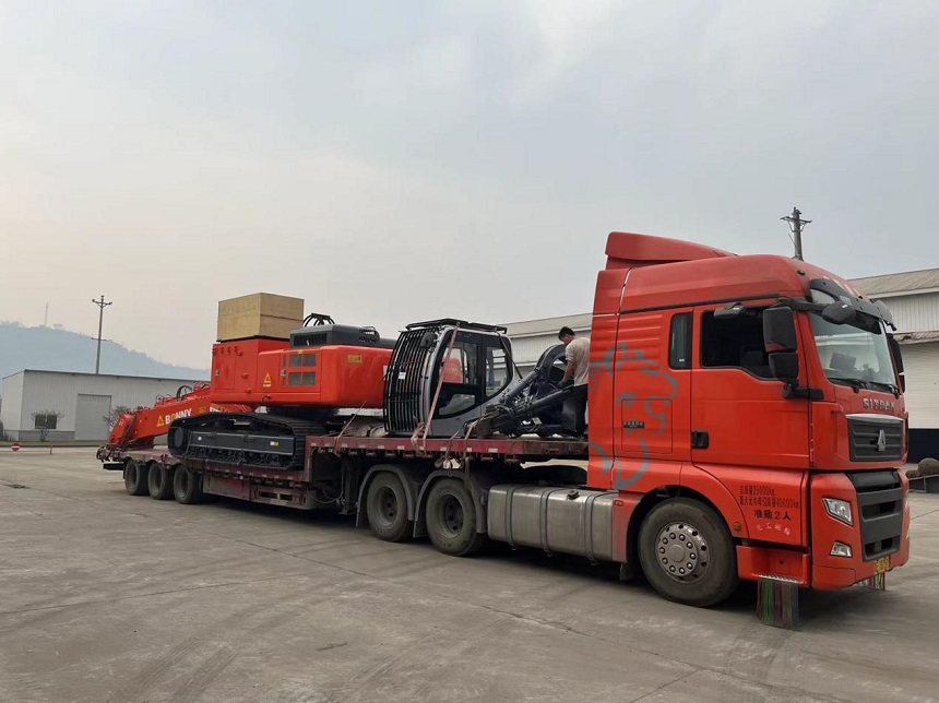 抓料機發(fā)車現(xiàn)場.jpg