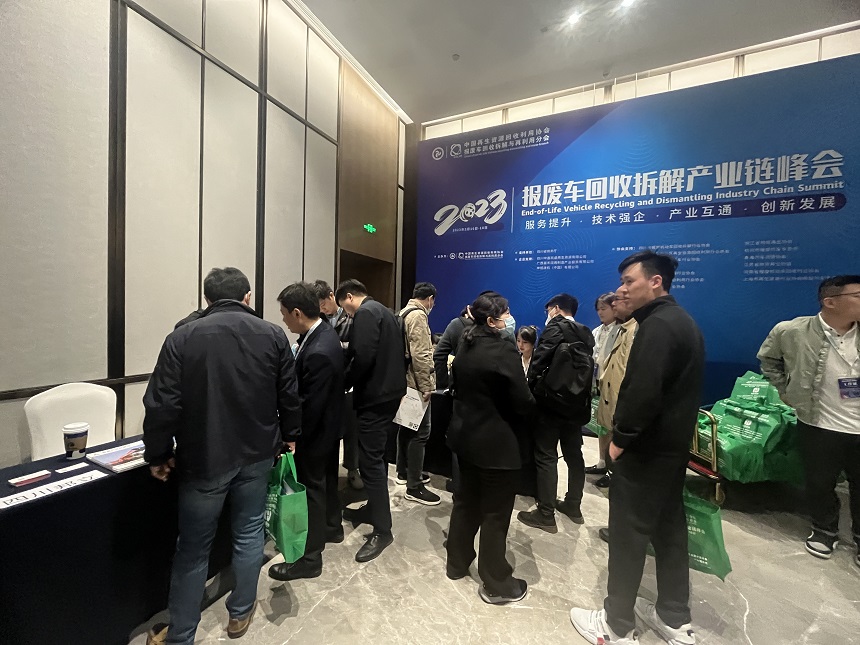 邦立重機(jī)報(bào)廢汽車(chē)拆解機(jī)交流現(xiàn)場(chǎng).jpg